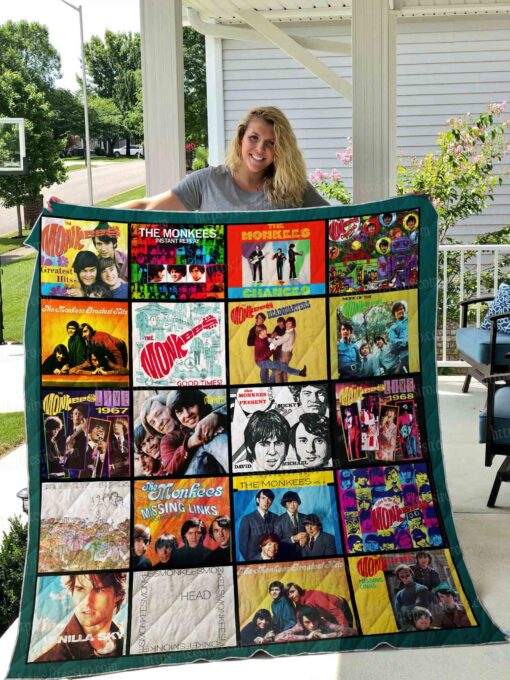 1589994905 the monkees quilt blanket 01 9141E7